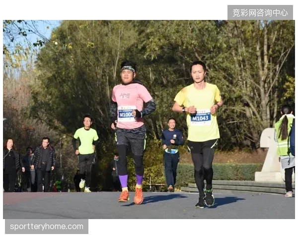 成都马拉松通过路径仿真技术纠偏人群聚集,彻底清退了传统的经验指挥模式 成都马拉松通过路径仿真技术纠偏人群聚集,彻底清退了传统的经验指挥模式